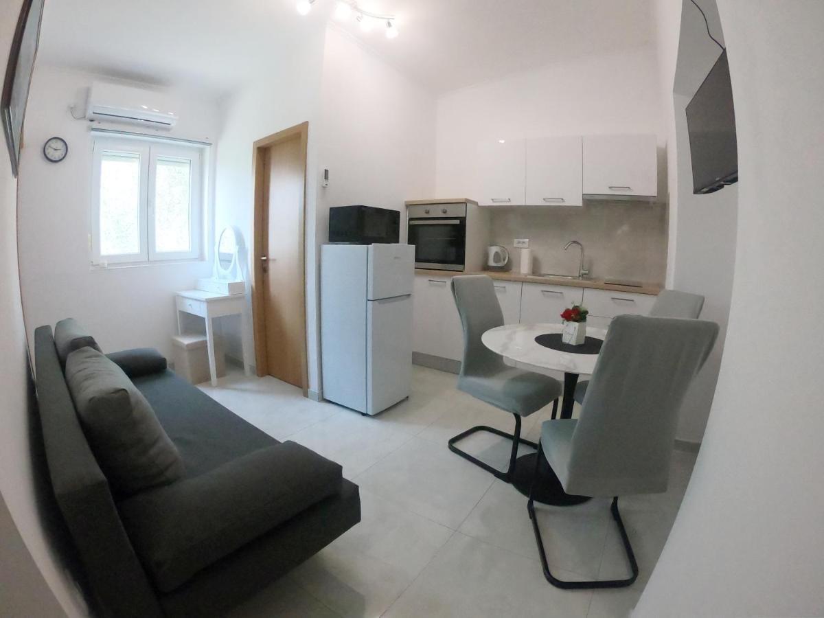 Apartman Tina Ražanac Exterior foto