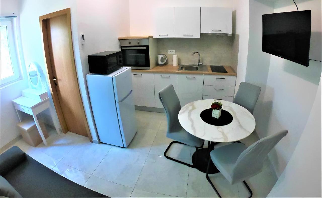 Apartman Tina Ražanac Exterior foto