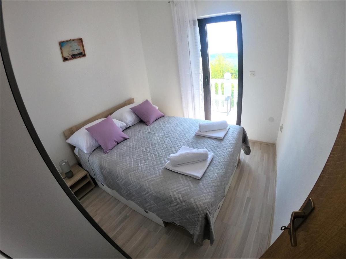 Apartman Tina Ražanac Exterior foto