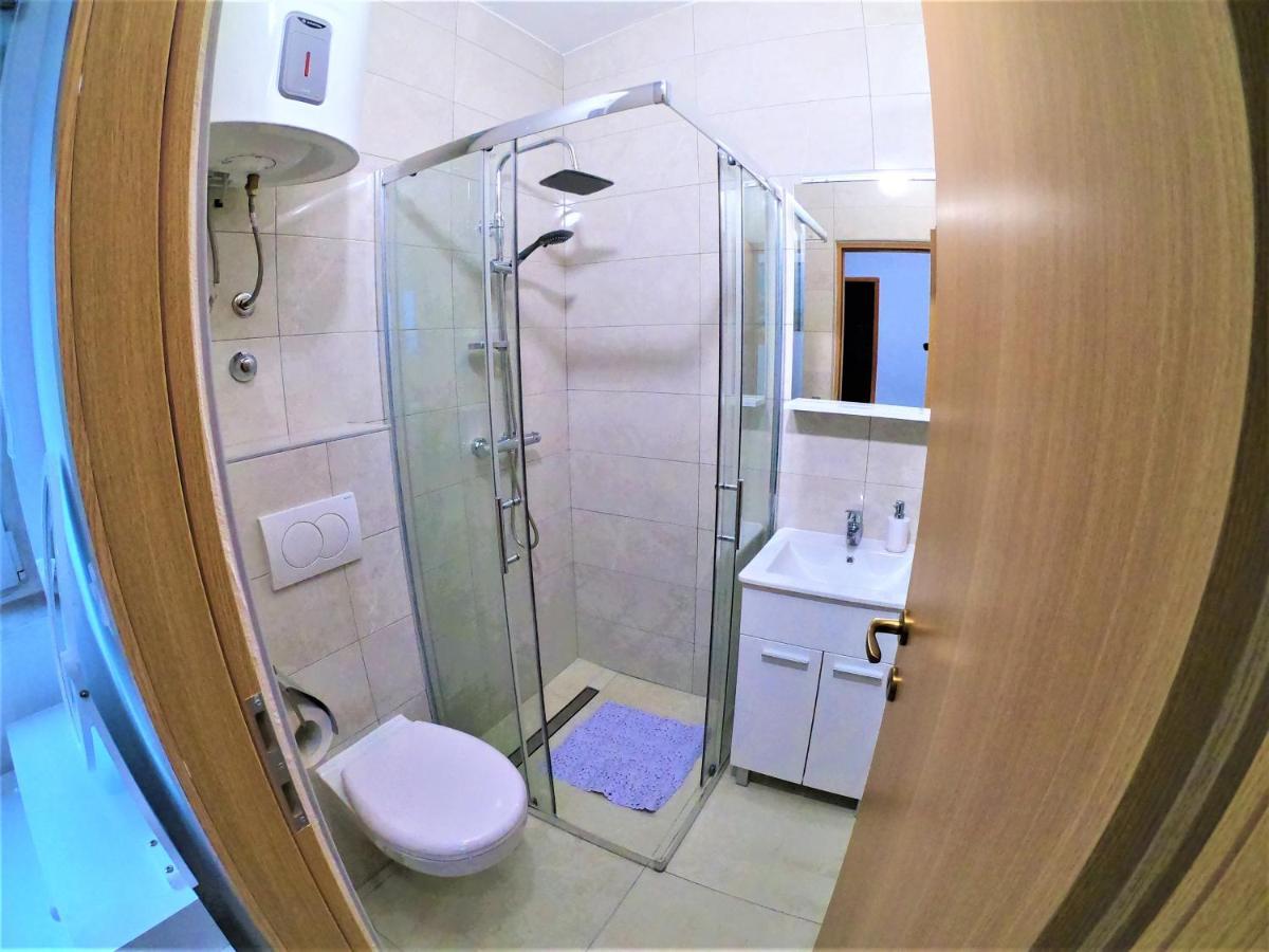 Apartman Tina Ražanac Exterior foto